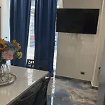 Naomi Luxury 2 *